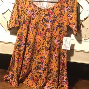 Lularoe Perfect Tee, NWT. XS. SOLD